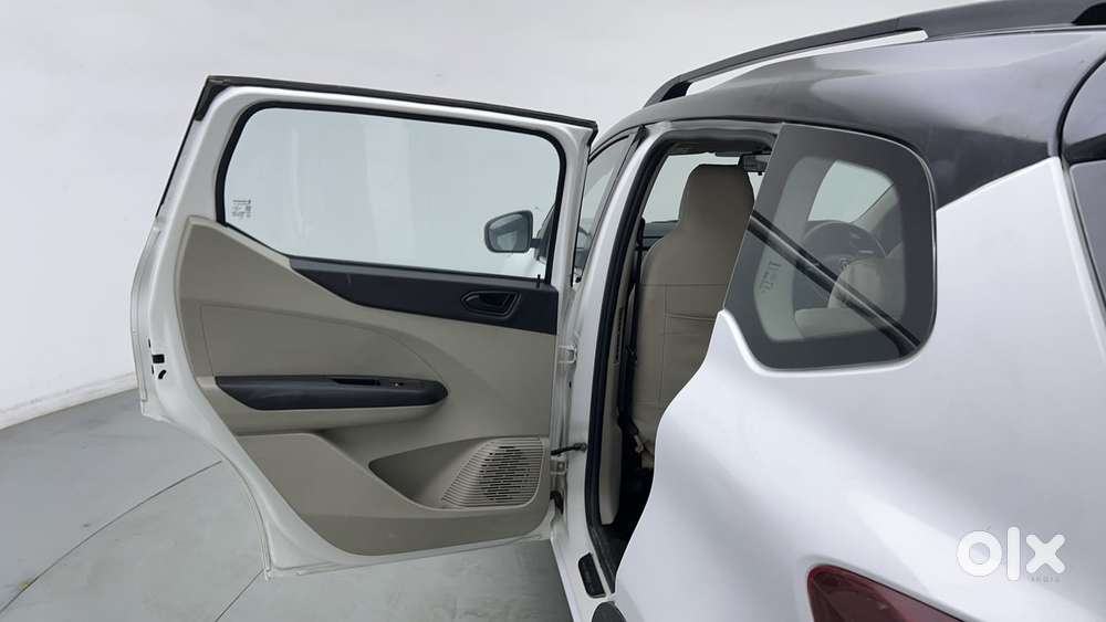 Renault Triber Rxt, 2023, Petrol