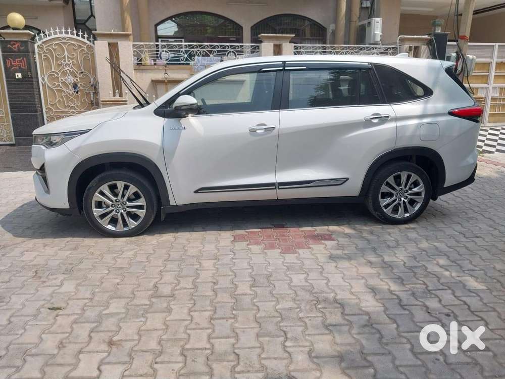 Toyota Innova Hycross 2.0 Zx (o) Hybrid 7 Str, 2024, Petrol