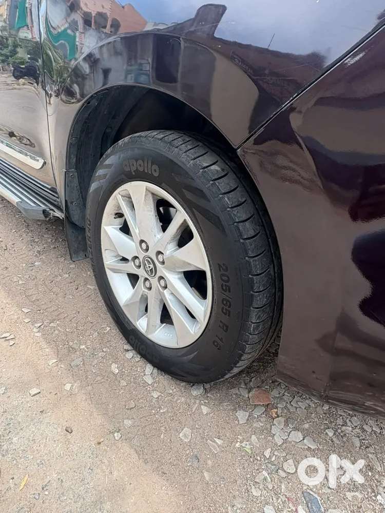 Toyota Innova Crysta Diesel Mt 2017