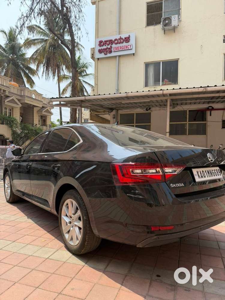 Skoda Superb 2016 Petrol 61000 Km Driven