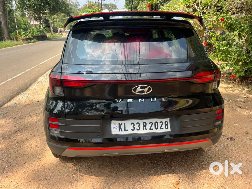Hyundai Venue 2024 Petrol 37000 Km Driven