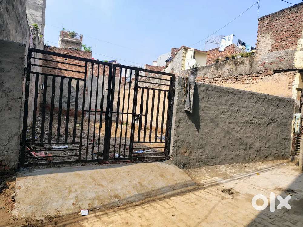 225 Gaj warehouse, 10 feet wide gate, boundary wall 10 feet