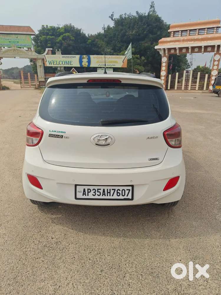 Hyundai Grand I10 2016 Diesel 80000 Km Driven