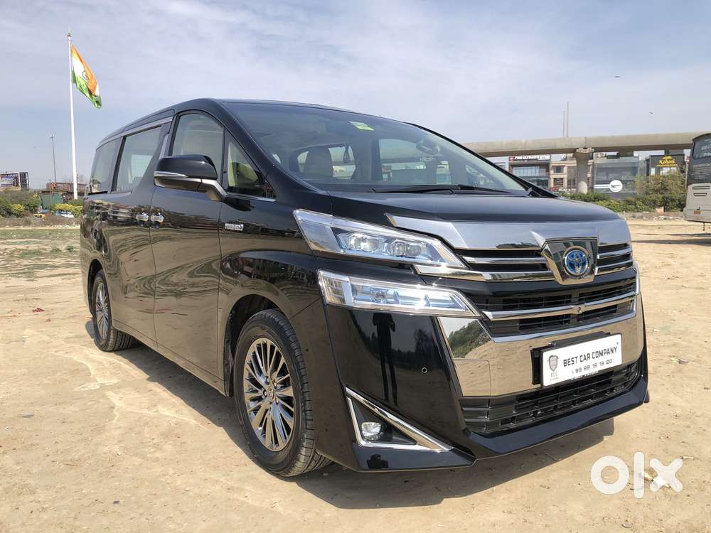 Toyota Vellfire 2.5 Executive Lounge, 2023, Cng & Hybrids
