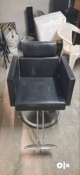 Beauty parlour deals chair olx