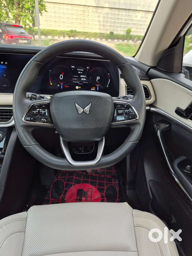 Mahindra Xuv700 2.0 Ax 7 Petrol At Str, 2024, Petrol