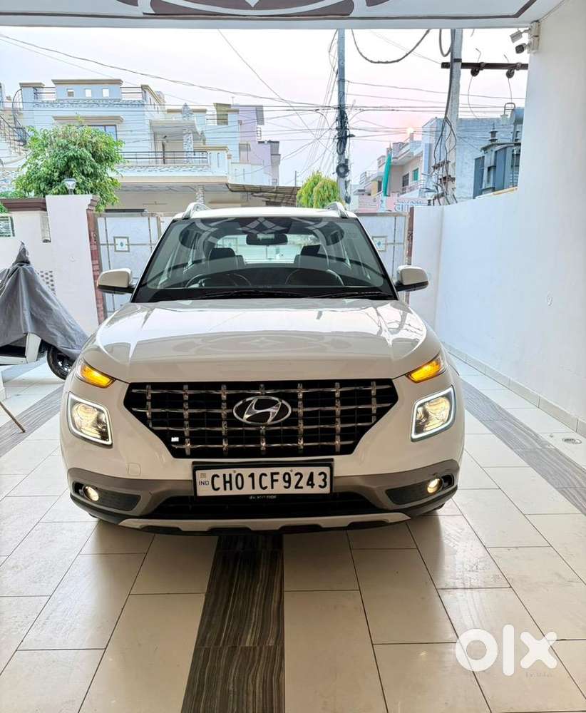 Hyundai Venue 2021 Petrol 67000 Km Driven