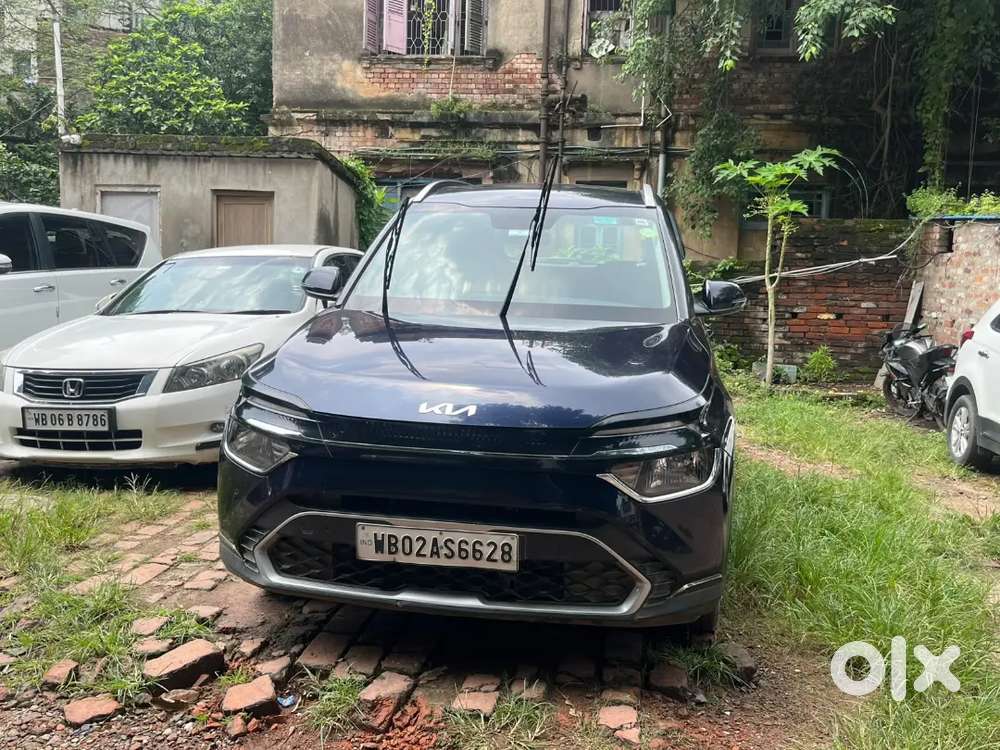 Kia Carens 2022 Petrol Manual Luxury