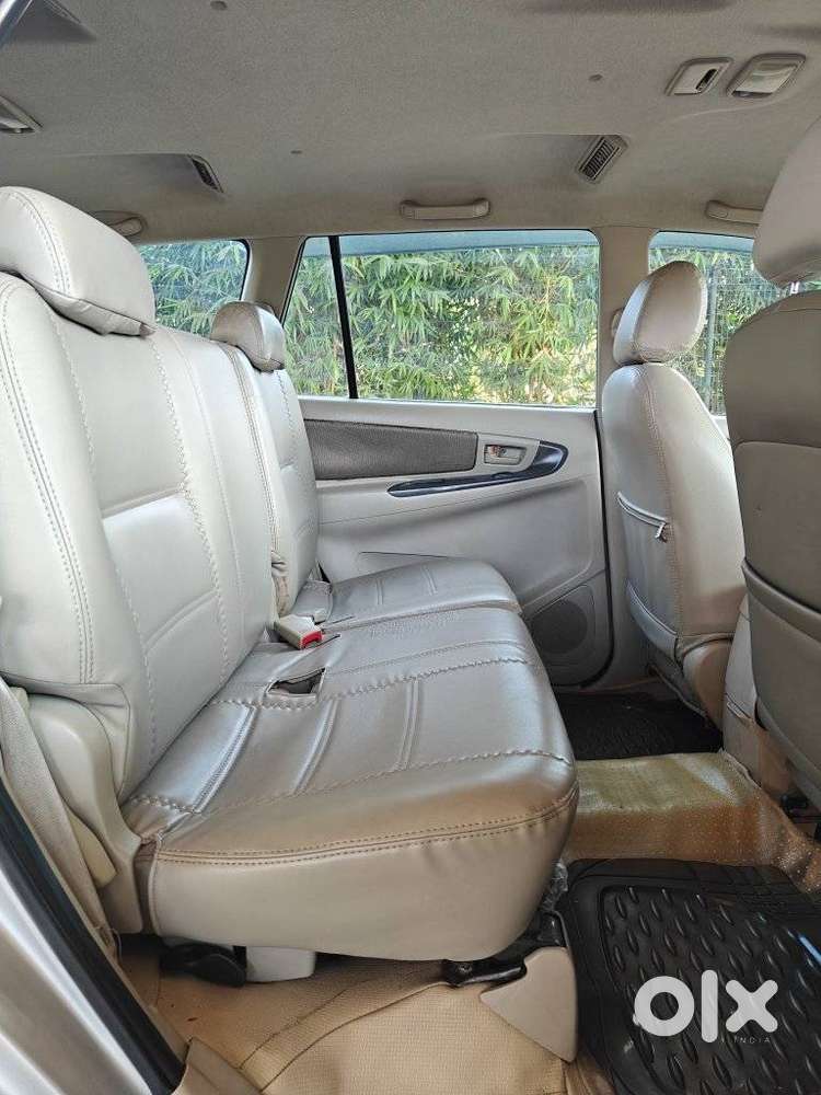 Toyota Innova 2.5 G (diesel) 8 Seater, 2013, Diesel