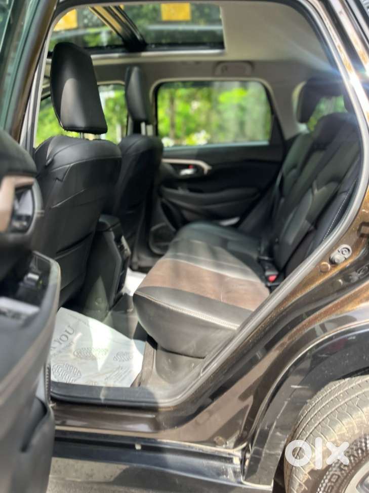 Maruti Suzuki Grand Vitara 1.5 Alpha Plus Intelligent Hybrid Ecvt, 2..