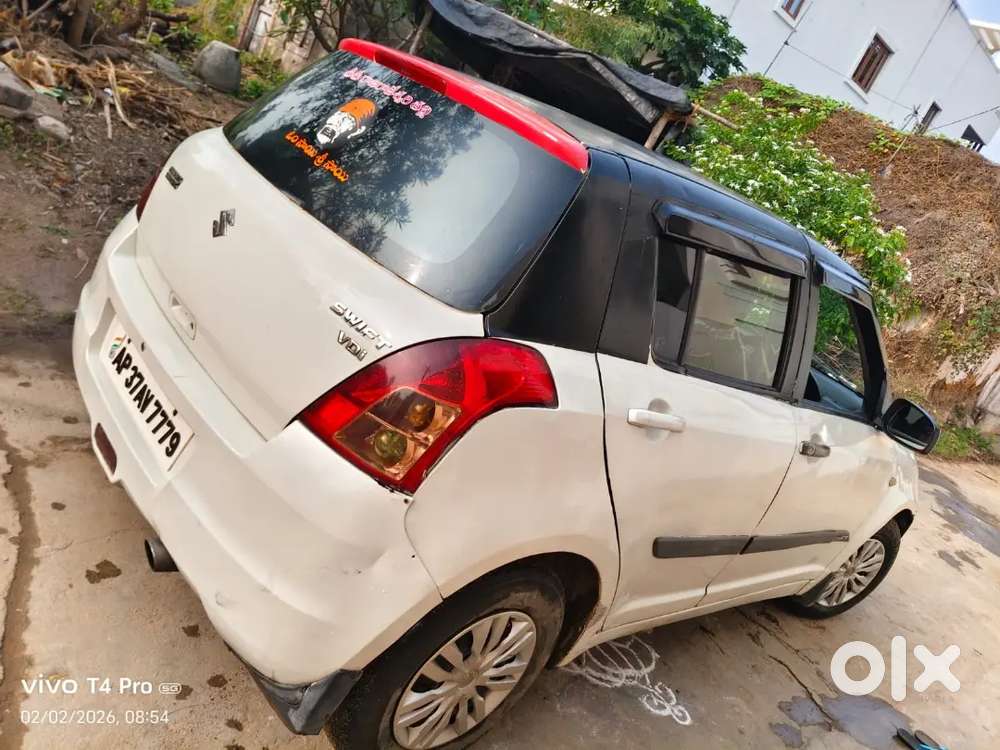 Well Maintained Good Condition Swift Diesel Car