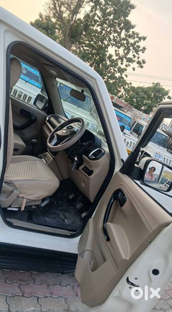 Mahindra Bolero Neo N8, 2021