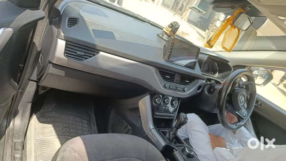 Nexon Sunroof 25km+ Mileage