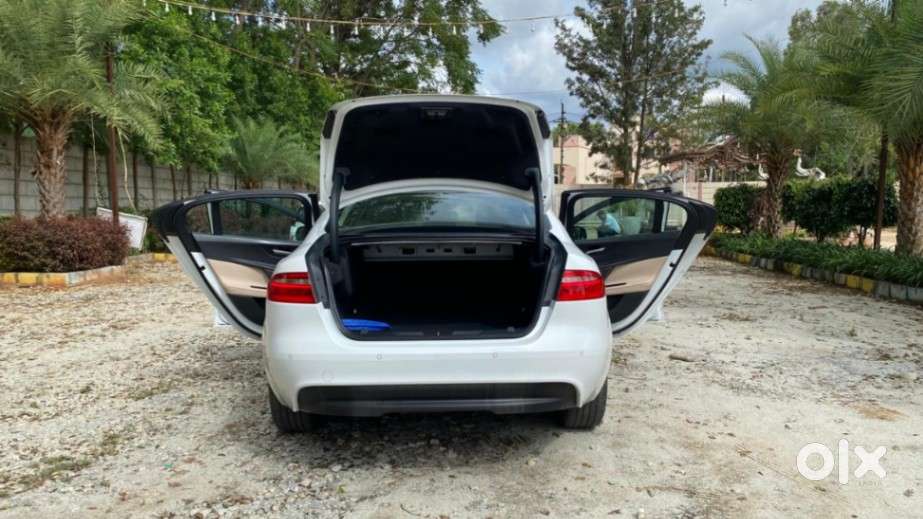 Jaguar Xe Prestige, 2017, Petrol