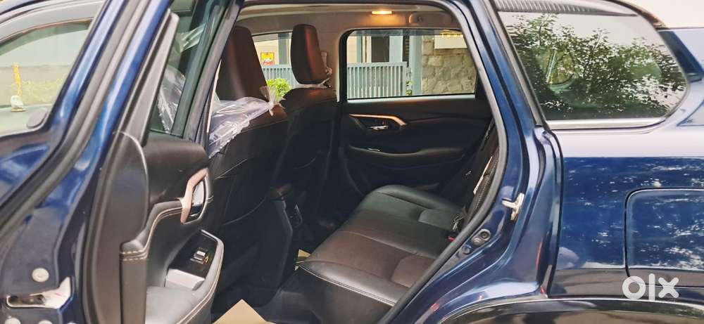 Maruti Suzuki Grand Vitara 1.5 Alpha Plus Intelligent Hybrid Ecvt, 2..