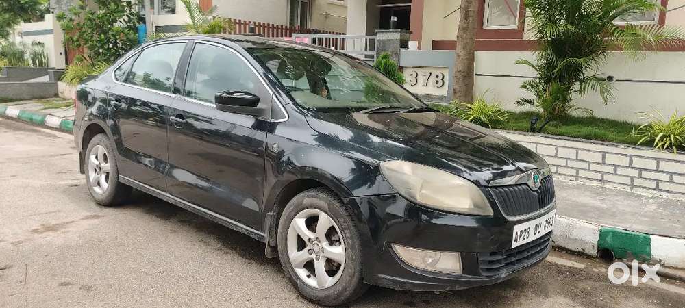 Skoda Rapid Elegance 2013