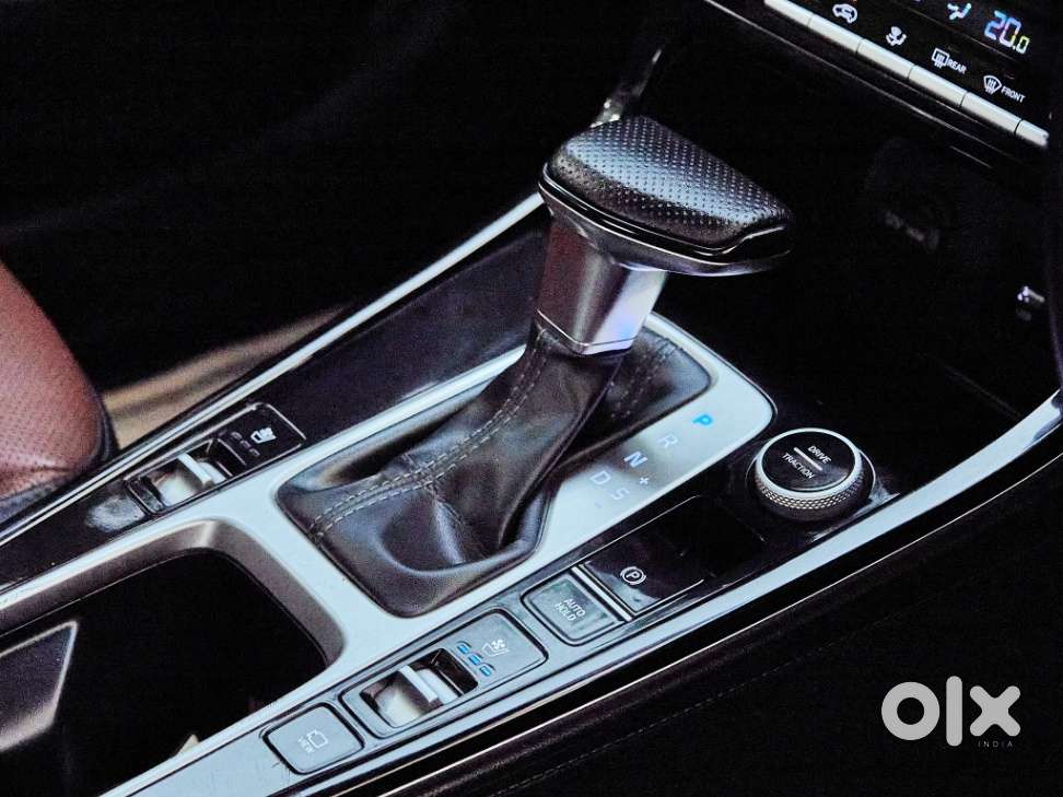 Hyundai Alcazar 2.0 Signature (o) Petrol At 6 Str, 2022, Petrol