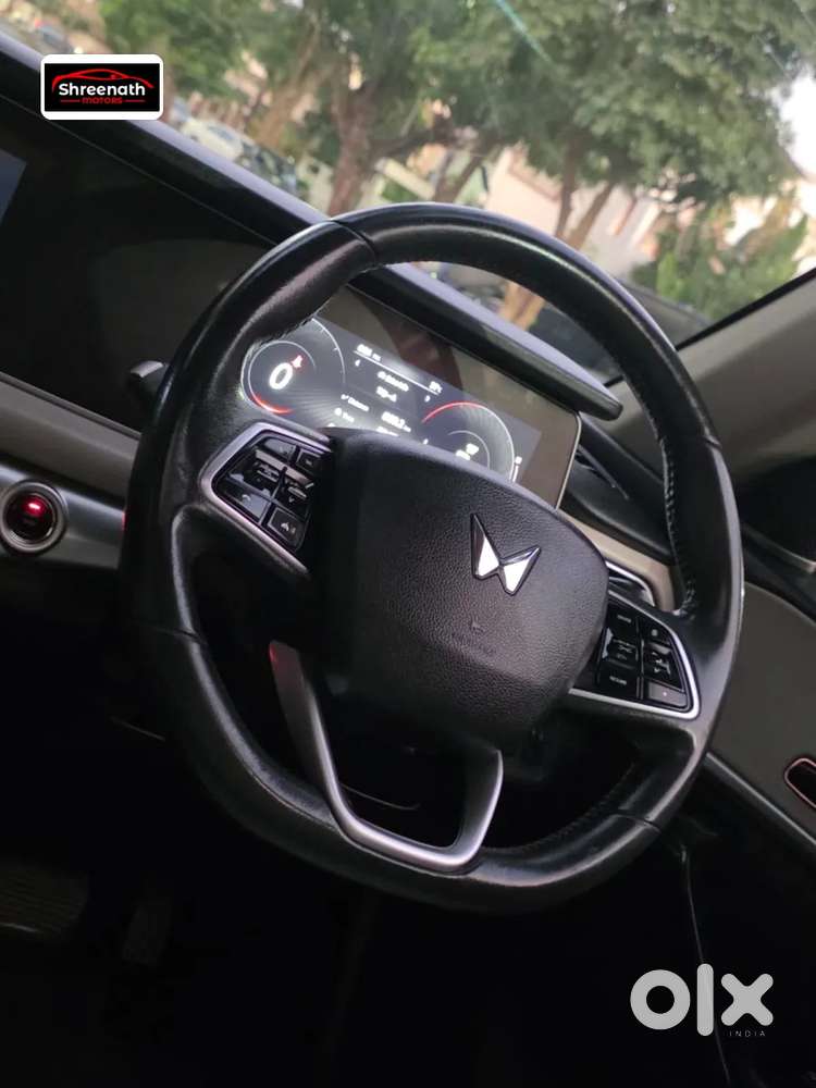 Mahindra Xuv700 2.0 Ax 7 Petrol At Luxury Pack Str, 2023, Petrol