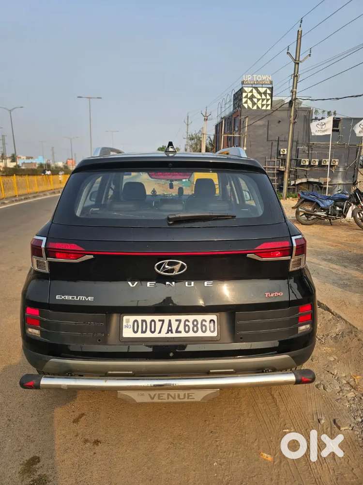 Hyundai Venue 2025 Petrol Well Maintained