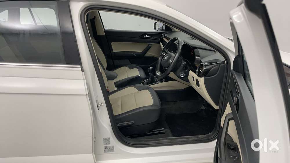Skoda Slavia Style 1.0l Tsi Mt, 2022, Petrol