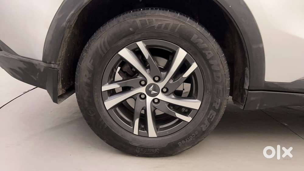 Mahindra Xuv700 2.2 Ax 5 Diesel At 7 Str, 2023, Diesel