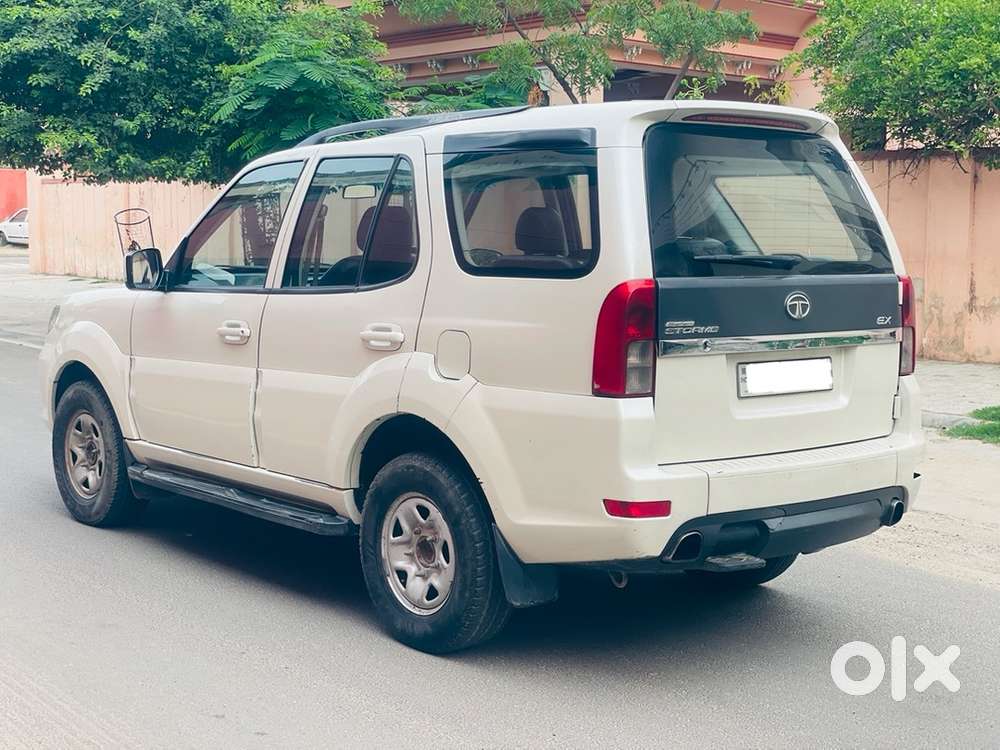 Tata Safari Storme 2015