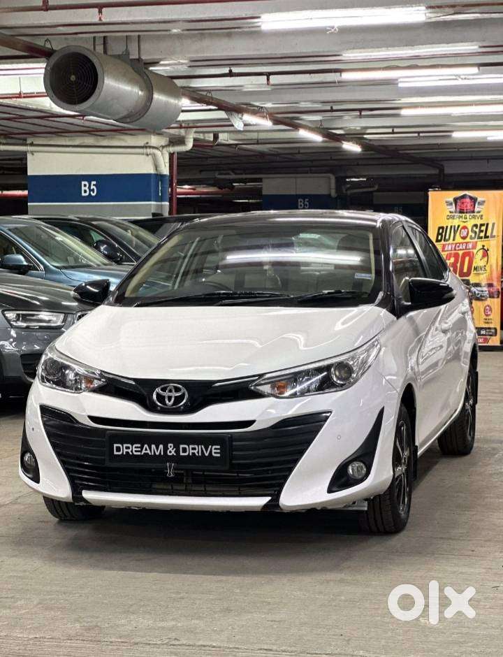 Toyota Yaris V Cvt, 2020, Petrol