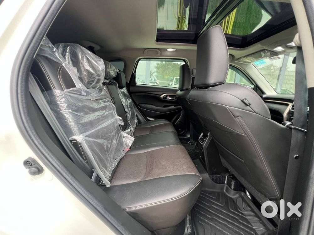 Maruti Suzuki Grand Vitara Smart Hybrid Alpha, 2025, Petrol
