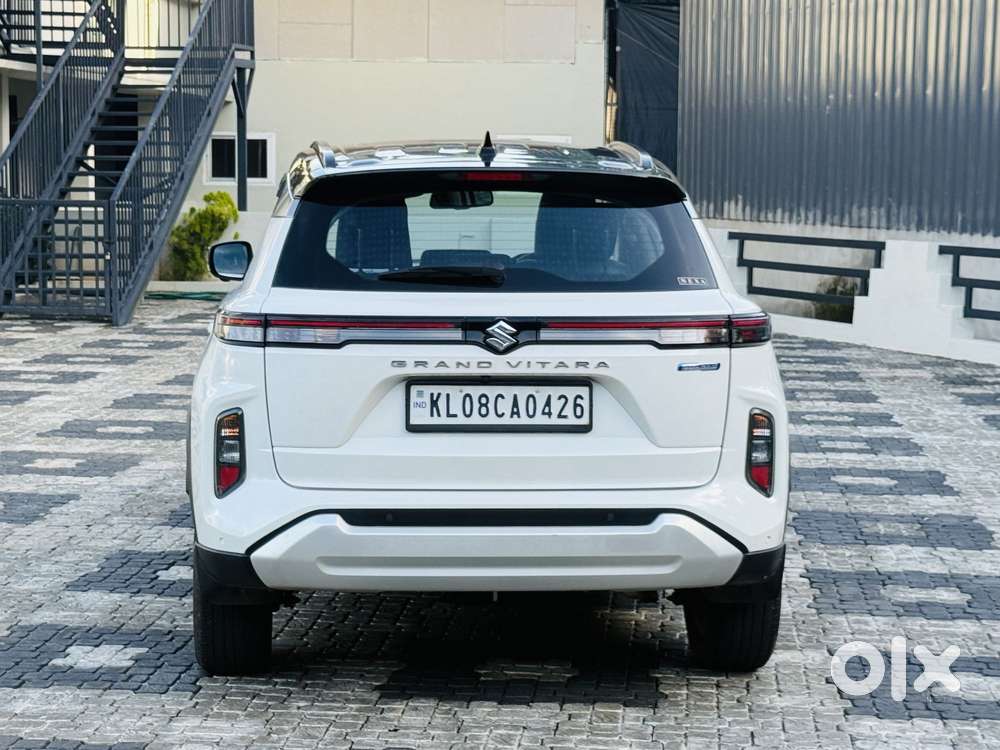 Maruti Suzuki Grand Vitara 1.5 Alpha Smart Hybrid Dual Tone, 2023, P..