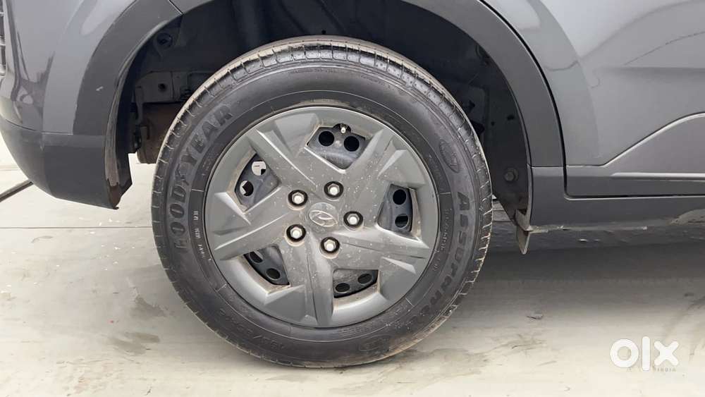 Hyundai Venue 1.2 S (o), 2024, Petrol