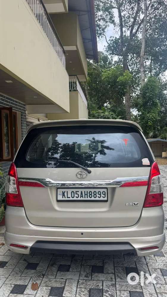 Toyota Innova 2.5 V 2013