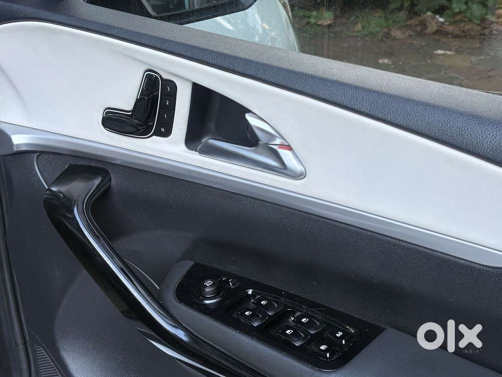 Mahindra Xuv700 2.2 Ax 7 Diesel At Luxury Pack Str, 2022, Diesel