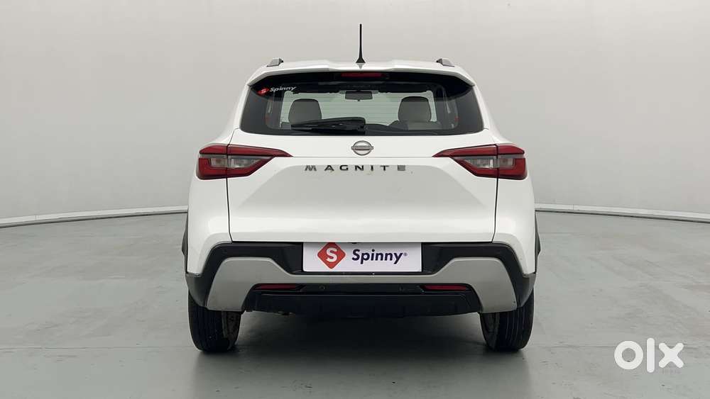 Nissan Magnite 1.0 Xv Premium, 2022, Petrol