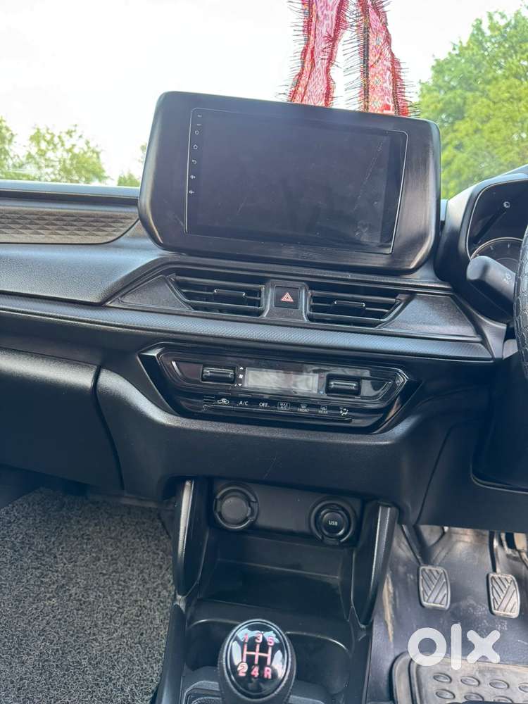 Maruti Suzuki Swift Vxi + Manual, 2025, Petrol