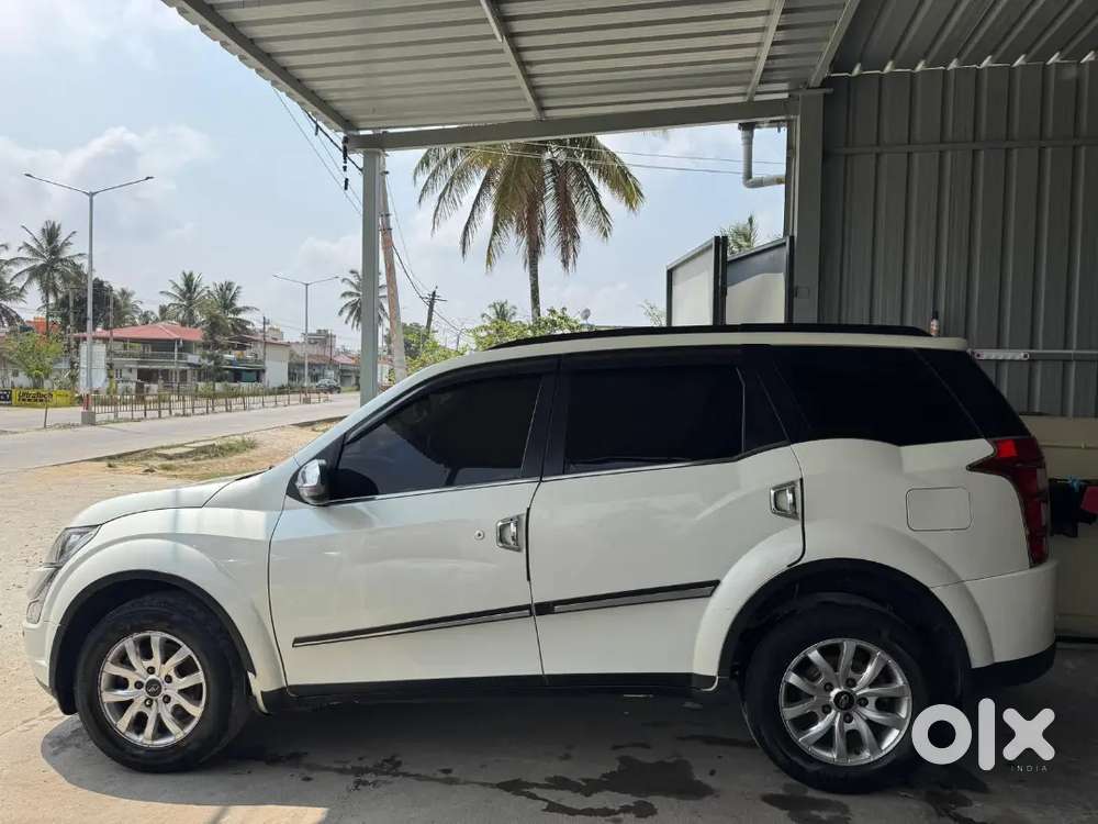 Xuv 500 W10 Top End 
Sunroof 
Button Start 
Good Condition 
If A