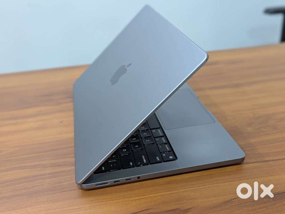 【ほぼ未使用】Apple MacBook Pro シルバー 14inch 8GB Apple MacBook Pro 14 M1 Pro Chip A2442 32GB RAM 500GB SSD 2021