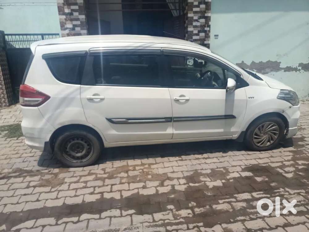 Maruti Suzuki Ertiga 2016 White Car Hr26 Gurgaon Registered