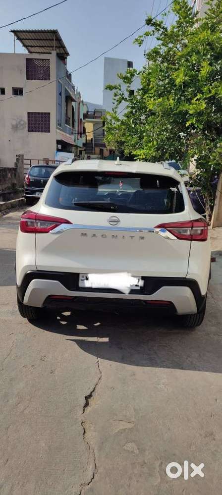 Nissan Magnite 1.0 Xv Premium, 2025, Petrol