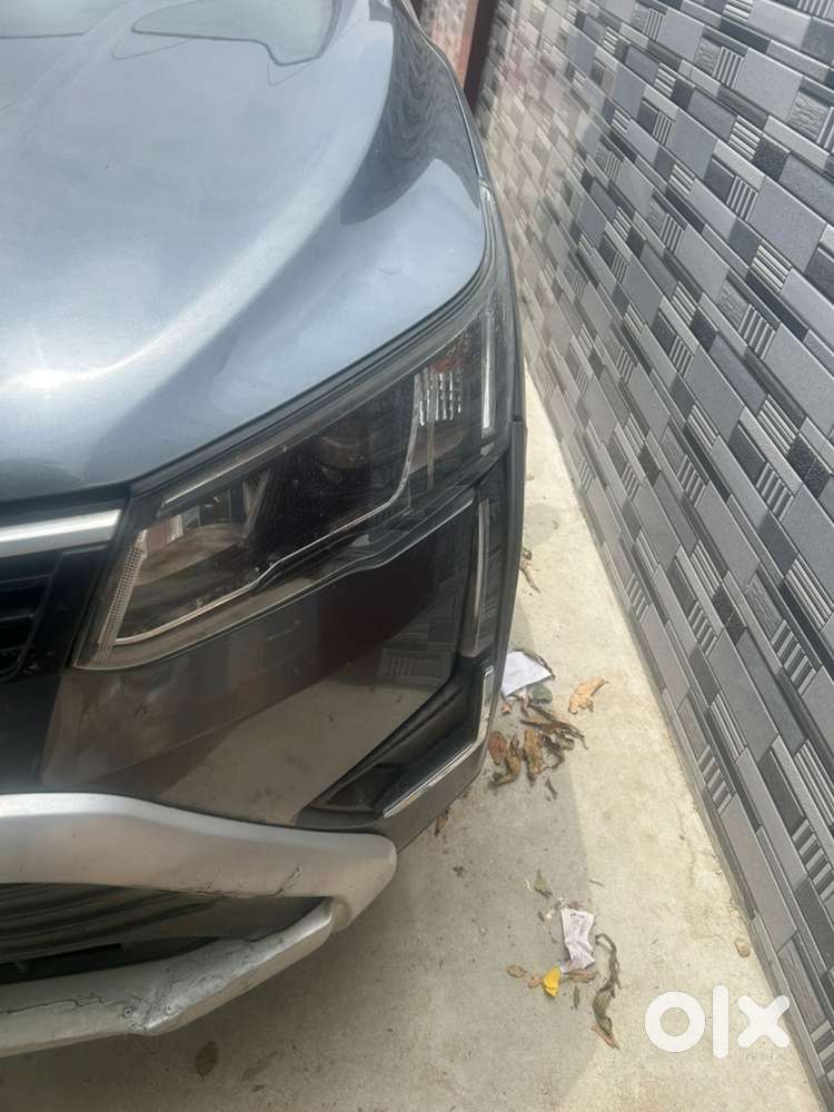 Mahindra Xuv300 W6 Diesel 2022  First Owner  Sunroof  28,000 Km