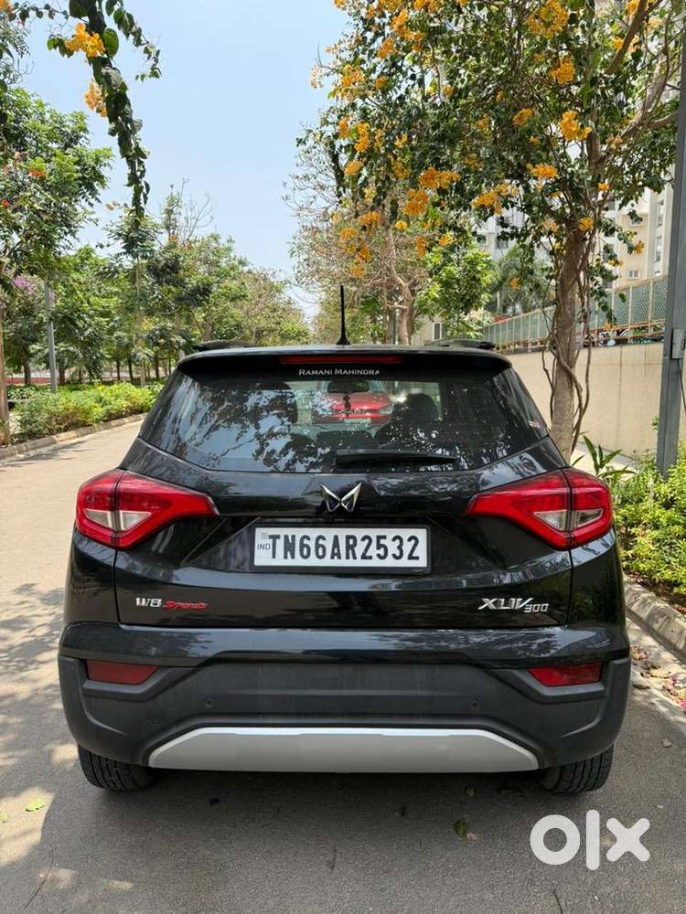 Mahindra Xuv300 2024 Petrol Well Maintained