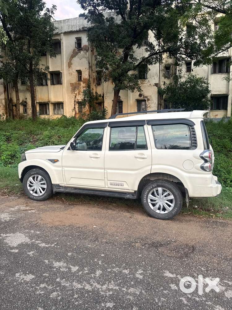 Mahindra Scorpio S6 Plus Diesel 2017