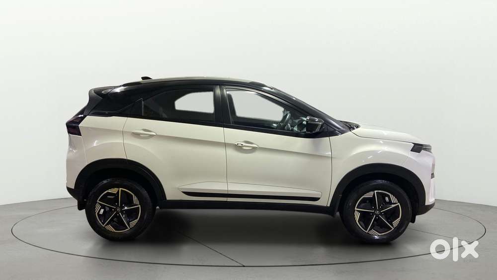 Tata Nexon Fearless Plus S Purple 1.5 Revotorq Diesel 6amt Dual Tone..