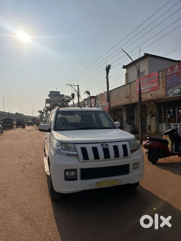 Mahindra Tuv 300