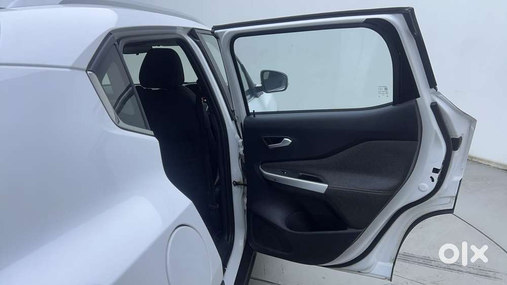 Nissan Magnite 1.0 Xv Premium Turbo Cvt, 2021, Petrol