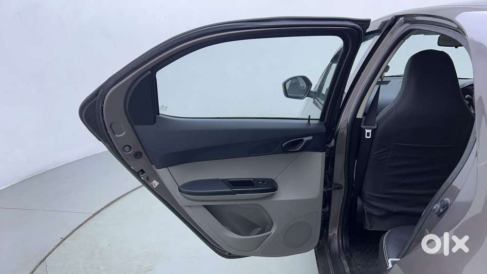 Tata Tiago 1.2 Revotron Xta, 2017, Petrol