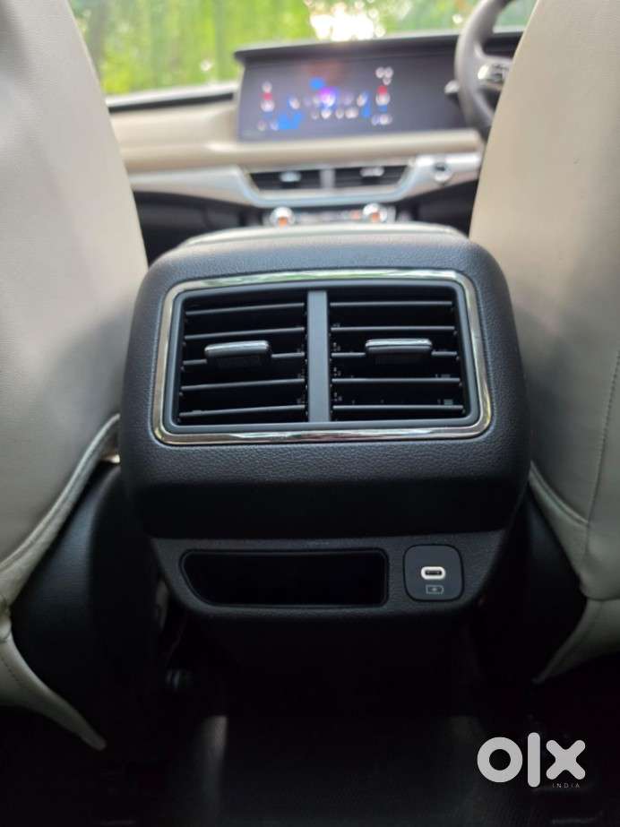 Mahindra Xuv700 2.2 Ax 7 Diesel At Luxury Pack Str Awd, 2025, Diesel