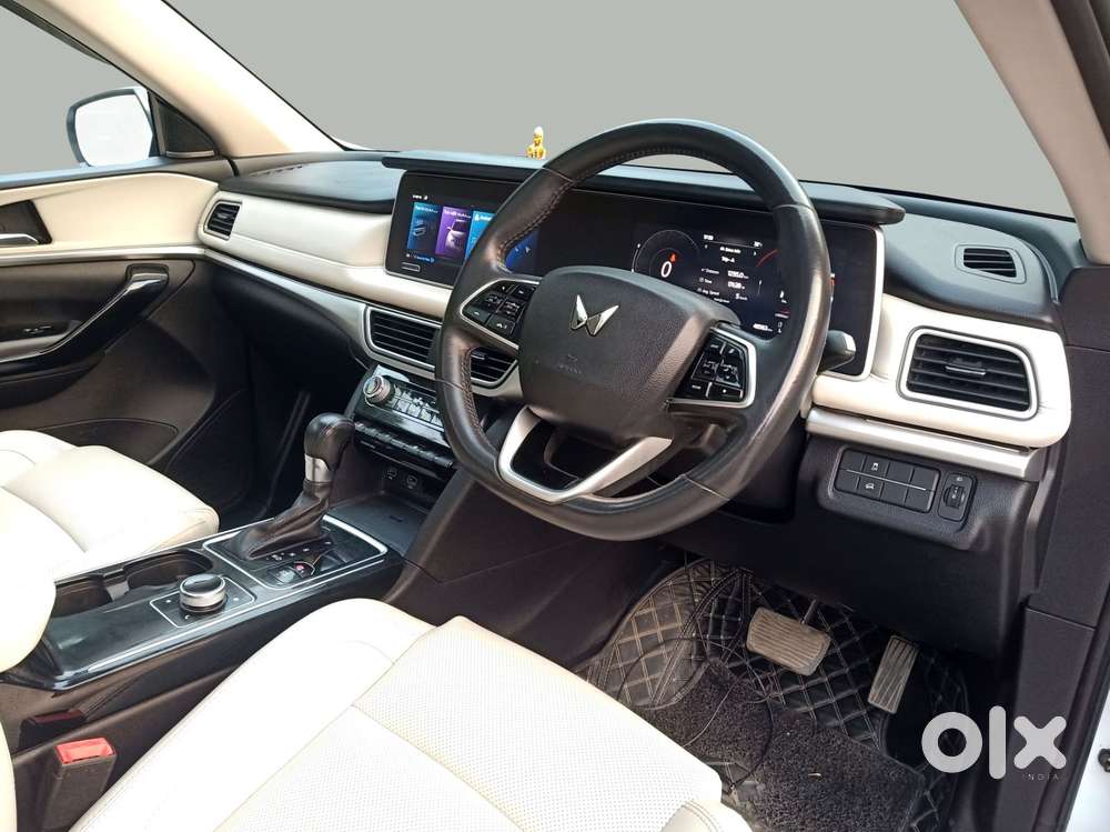 Mahindra Xuv700 2.0 Ax 7 Petrol At Luxury Pack Str, 2022, Petrol