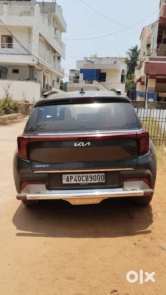 Car In Showroom Track