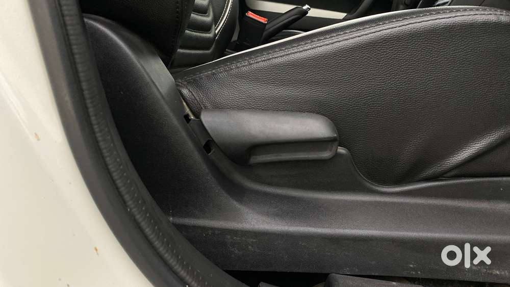 Maruti Suzuki Vitara Brezza 1.5 Vxi At, 2020, Petrol