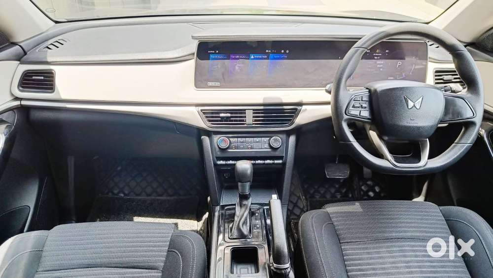 Mahindra Xuv700 2.0 Ax 5 Petrol At Str, 2022, Petrol
